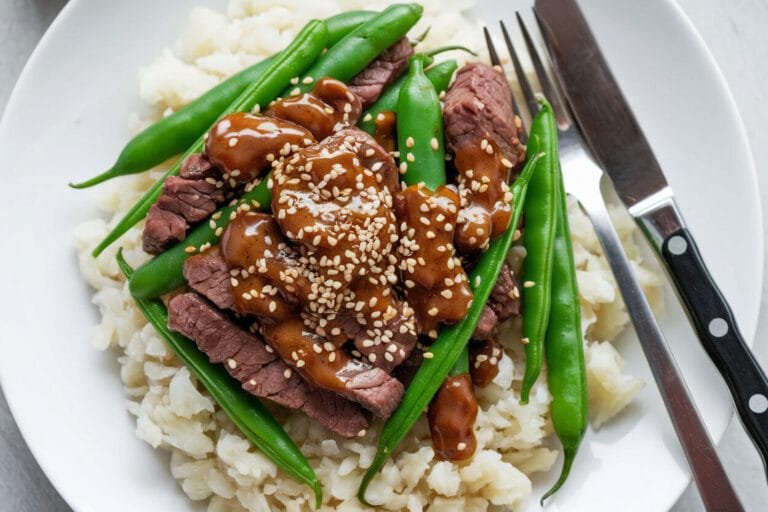 Keto Sesame Beef & Green Beans Stir-Fry That Tastes Like Takeout, Minus the Regret